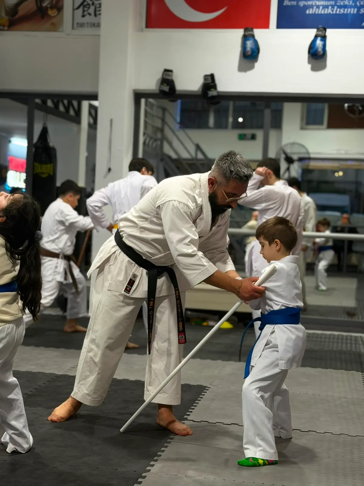 Çocuk karate eğitiminde birebir ilgi