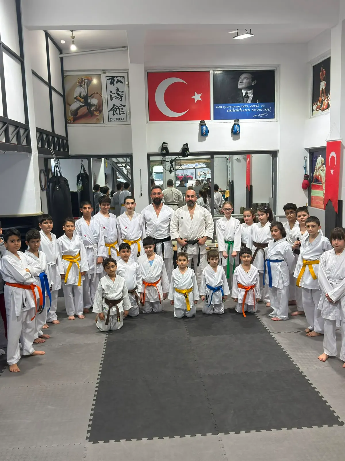 Çocuk karate grubu - Azim Spor Kulübü
