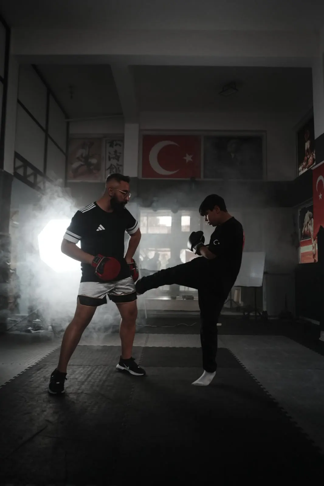 Karşıyaka çocuk kickboks antrenmanı