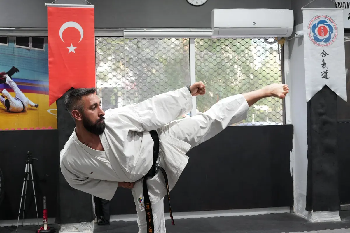 Karşıyaka karate yan tekme antrenmanı - Azim Spor Kulübü